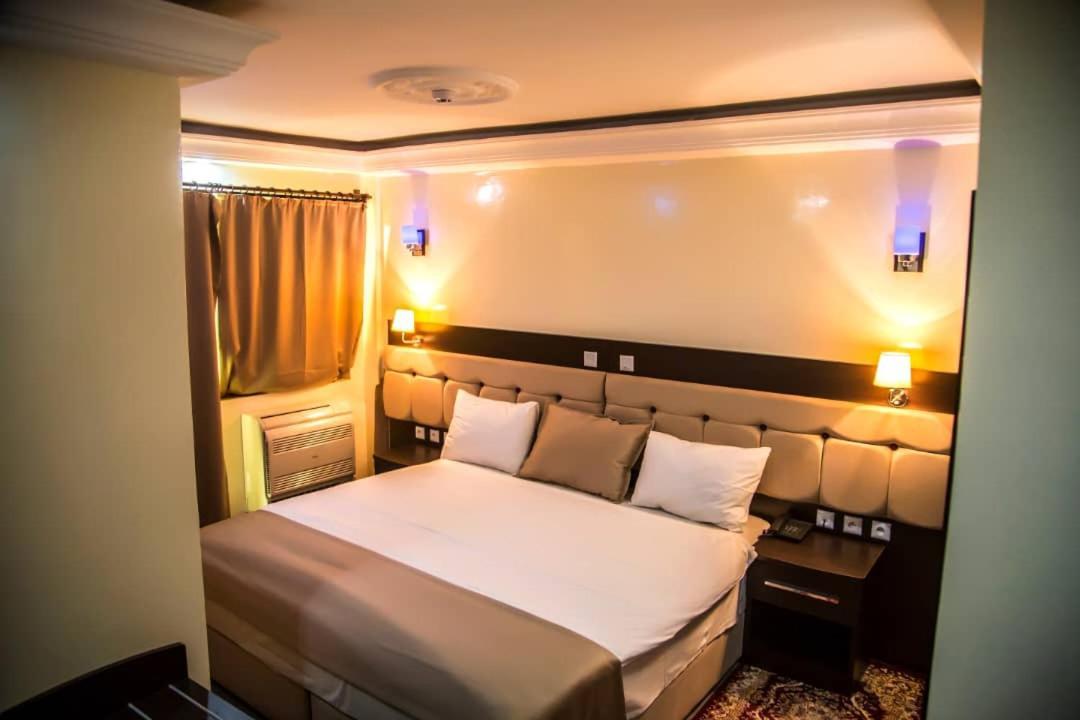 Hotel Univers 3 Aeroport Luxe Niamey Exteriér fotografie